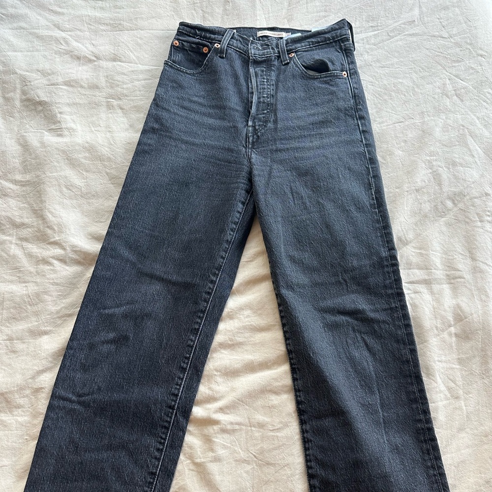 Levi’s Premium Ribcage Straight Ankle Size 26 Jean
